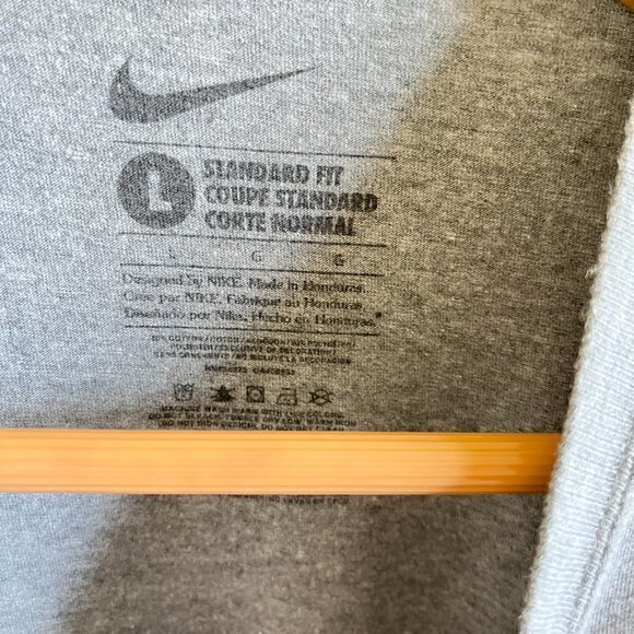 NIKE YANKEES BASEBALL STANDARD FIT SHORT SLEEVE‎ CTEWNECK GRAY MENS SIZE L - Picture 2 of 5